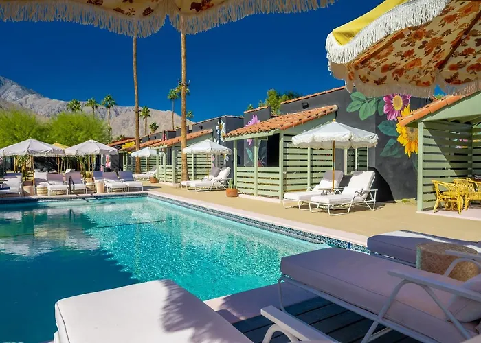 Pet Friendly hotel: Fleur Noire Hotel - 21 And Over